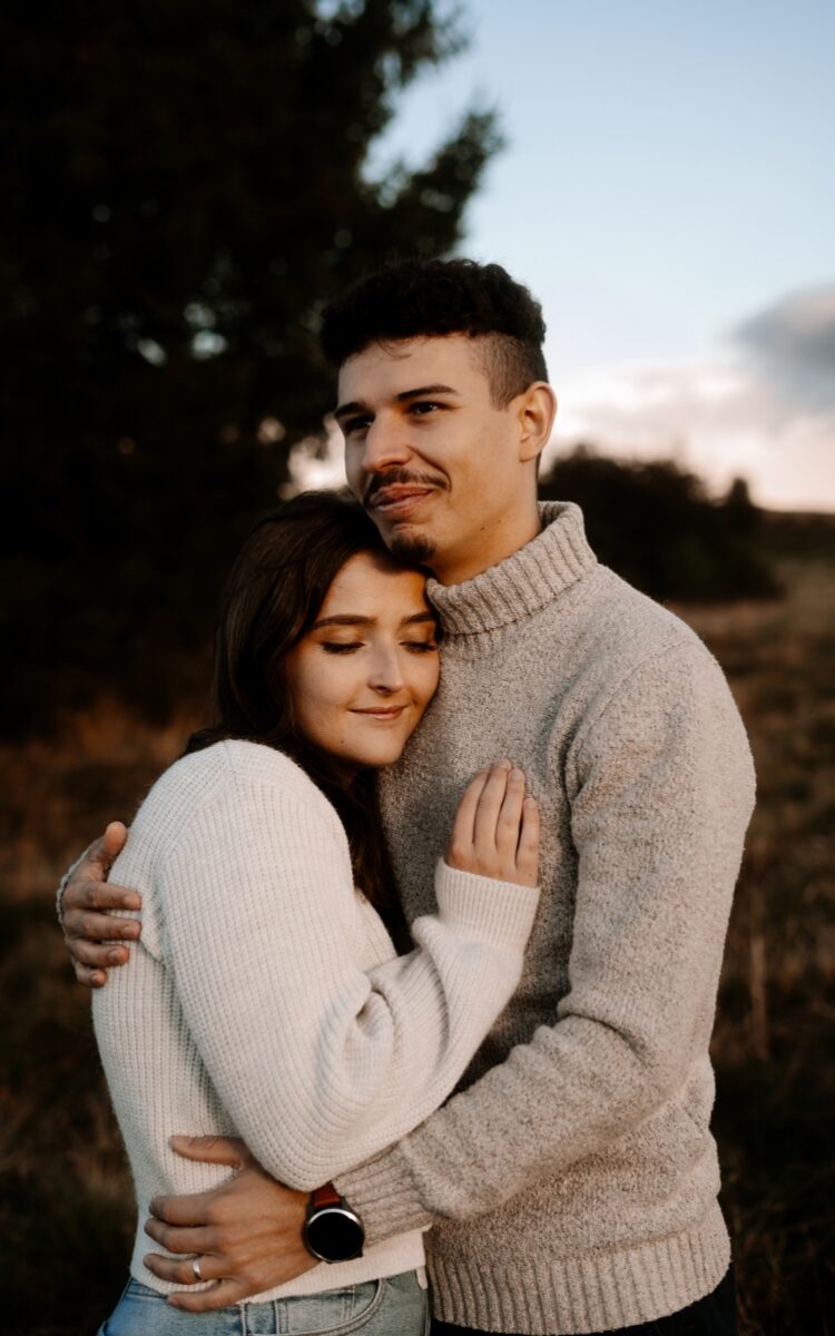 photographe-couple-famille-professionnels-entreprise-clermont-ferrand-laura-sauvage-auvergne-puy-de-dôme.jpg Photographe couple lifestyle à Clermont-Ferrand – ambiance dorée et montagne